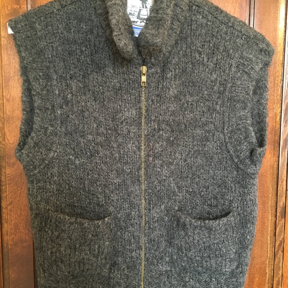 Alpaca and wool sleeveless vest.